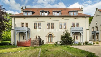 Ländlich, historisch, gepflegt: DG-Wohnung mit EBK im ehemaligen Stiftsgebäude