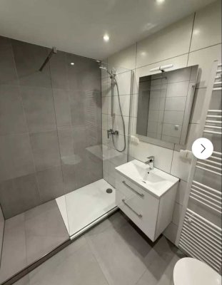 Helle, komplett renovierte 2 Zimmer Wohnung in Schweinfurt Bergl, TG Stellplatz, EBK