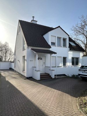 Freistehendes Haus mit unverbaubarem Blick auf Pferde und den Sonnenuntergang