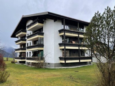 Abtenau, Nähe Hallein - Stylistisch sehr attraktive Wohnung mit schönem Balkon in ruhiger Lage, toller Bergblick und wenige Gehminuten zum Schwimmbad!