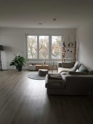 Großzügige 2-ZimmerWohnung mit gehobener Innenausstattung mit Balkon und Einbauküche in Augsburg