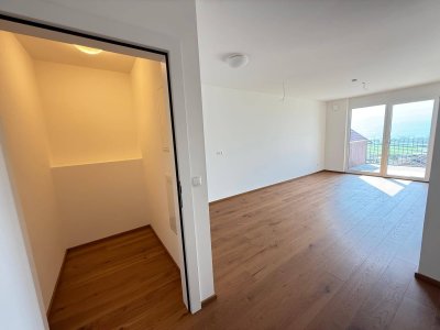 Erstbezug: 2-Zimmerwohnung mit traumhafter Aussicht