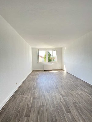 Sanierte, helle 2-Zimmer-Wohnung mit Garten, Garage und Stellplatz!