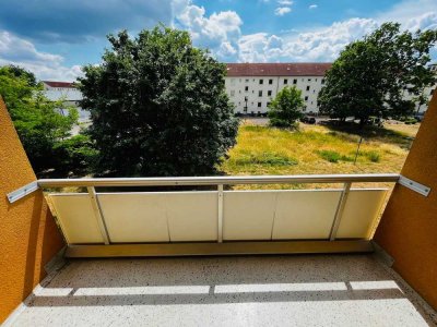 **Besichtigung: Mo., 15.09.25 um 18:30 Uhr** Balkonwohnung im Komponistenviertel!