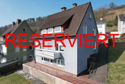 !RESERVIERT! Ein- bis Zweifamilienhaus in Beverungen-Dalhausen mit Ausblick auf das Weserbergland