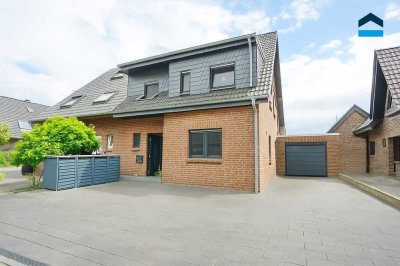 Alpen-Menzelen: Stylische Doppelhaushälfte mit Pool