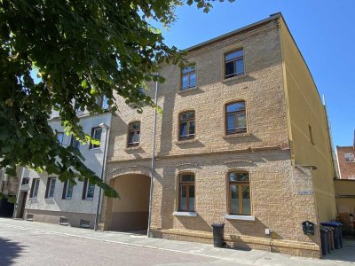 Moderne 2-Raumwohnung mit Fußbodenheizung und Einbauküche in der Nähe des Goitzscheufers