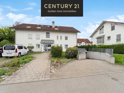 Wohlfühl-Dachgeschosswohnung mit 3 Zimmern, Tiefgarage und Balkon – Raumwunder in Waldkraiburg!