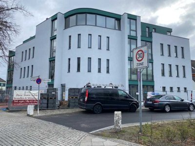 2.3 - Wohnung mit Einbauküche und Balkon: freundliche 3-Zimmer-Wohnung in Rudow (Neukölln), Berlin