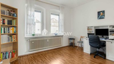 Altbaucharakter in gewachsener Innenstadtlage: gepflegte 2-Zimmer-Wohnung im historischen MFH