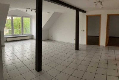 Dortmund, südliche Innenstadt ! Gepfl. 3,5 Zimmer 82m² DG Wohnung mit offenem Küchenbereich !