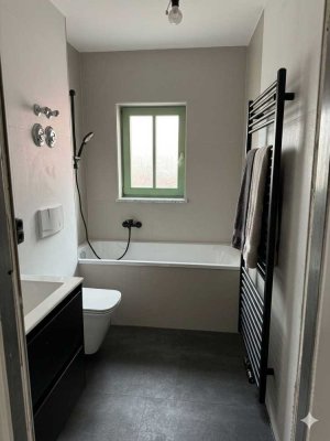1 Raumwohnung mit kleiner Einbauküche und Balkon im Erstbezug nach Renovierung