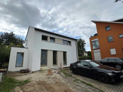 Charmantes Einfamilienhaus mit hochwertiger Ausstattung und Garten