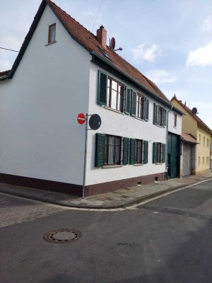 5-Zimmer-Einfamilienhaus (Altbau) inkl. angeschlossener Baumöglichkeit in Hofheim am Taunus