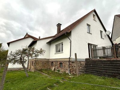 Einfamilienhaus mit Doppelgarage in zentraler Lage