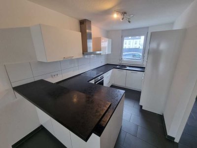 Modern, high quality terraced house with fitted kitchen, 2 miles from Clay
