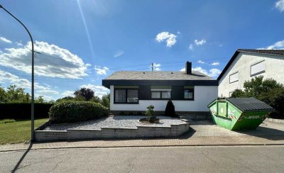 /Freistehender Bungalow mit traumhaftem Garten und Südlage/