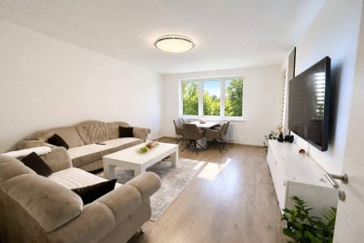C H A R M A N T E - 3 Zimmer - Neubau - BJ 1976 - ca. 81 m² gew. NFL - Loggia ca. 6,5 m² - Einbauküche - Stellplatz