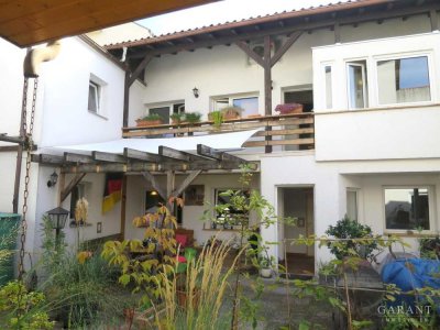 Ruhig wohnen - zentral leben: Charmantes Einfamilienhaus mit separatem Gästehaus in Frankenthal