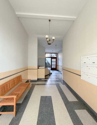 Stilvolle Altbaueinheit am Rotkreuzplatz – flexibel gestaltbar, einzigartig gelegen