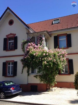 Charmante
DHH
in Müllheim mit zwei Wohnungen und liebevoll gestaltetem Garten