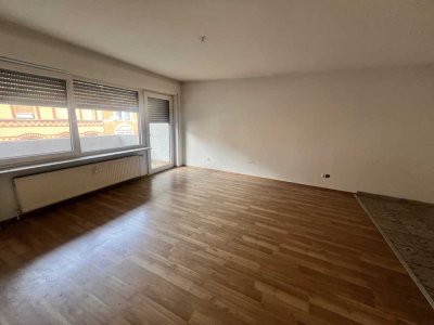 Einzug ab sofort! 2 Zimmer, Küche, Bad, Balkon! In zentraler Lage von Biebrich!