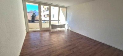 * WOHNEN IM BELIEBTEN STAAKEN: MIT EINBAUKÜCHE, WANNENBAD, GÄSTE WC, DESIGNBODEN & BALKON! *
