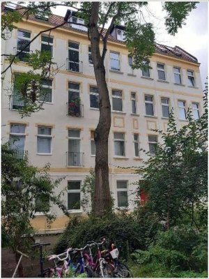 Sanierte 3 - Zimmer Altbau Wohnung, hell und sehr gut geschnitten