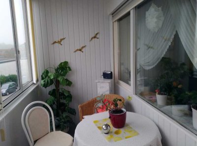 Gepflegte 3-Raum-Hochparterre-Wohnung mit Balkon und Einbauküche in Remscheid