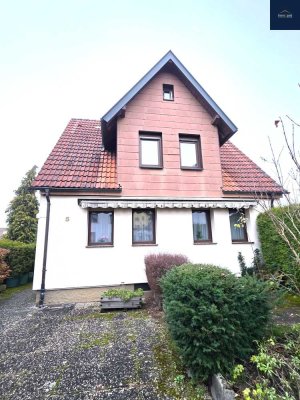 +Freistehendes Ein-Zweifamilienhaus mit Garten und Garage in Benningen a.N.+