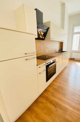 Neu! In Stadtfeld Ost! Stilvolle 2-Raumwohnung mit moderner Einbauküche! PKW-Stellplatz möglich