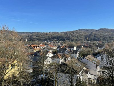 2,5-Zimmer Wohnung im 5. OG mit Balkon in Hemsbach