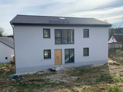 Erstbezug / Neubau 2-Zimmer-Wohnung mit Balkon in Weichs OT Aufhausen zu vermieten!