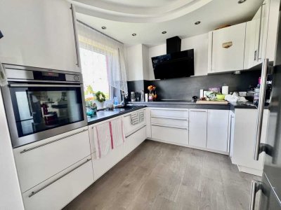 Beeindruckende Maisonettwohnung mit 2 Balkonen + Sauna + Fußbodenheizung+ vielen Extras in Top Lage!