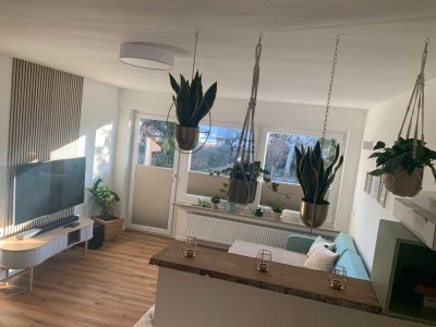 Modern möbliertes Apartment mit Balkon ins Grüne