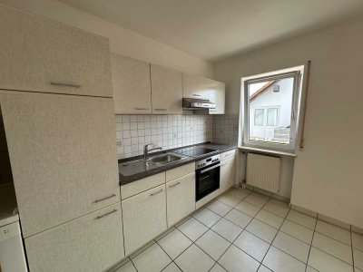 Modernisierte 2-Raum-Wohnung mit Balkon und Einbauküche in Bühl