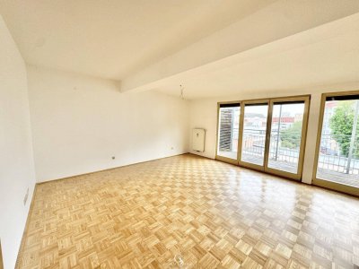 Lichtdurchflutete 3-Zimmer-Wohnung mit überdachten Süd-Balkon in zentraler Lage