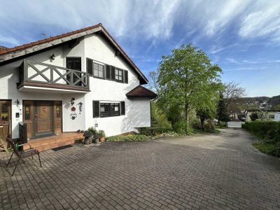 Provisionsfrei! Zweifamilienhaus mit Weitblick: Ihr Zuhause im Grünen