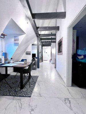 Einziehen und wohlfühlen! Exklusive DG-Wohnung mit traumhaftem Schlossblick im Zentrum Heidenheim