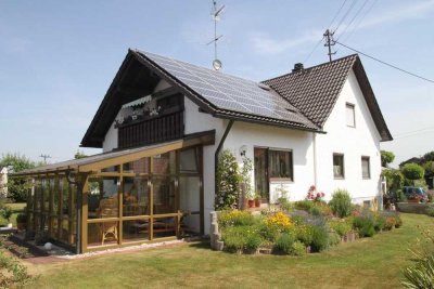 Einfamilienhaus mit Wintergarten und Garage