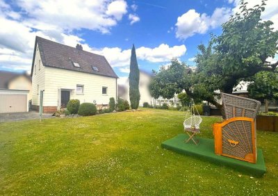 Ein Zuhause zum Ankommen: Sehr gepflegtes Haus mit Gartenparadies & Garage in ruhiger Wohnlage