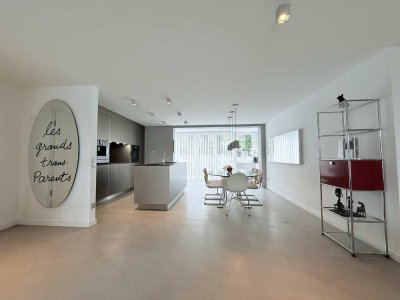 CYRIL HEYNE REAL ESTATE präsentiert : Exklusives Apartment im Industrie Design mit 400qm Garten