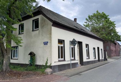 Freistehendes Einfamilien- oder Mehrgenerationen-Haus mit historischem Charme und Ausbaureserve
