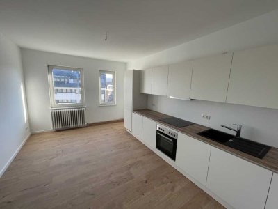 Renovierte 4ZKB Mitarbeiterwohnung in zentraler Lage der Südstadt!