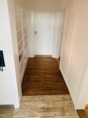 Renovierte 3-Raum-Wohnung mit Balkon und Einbauküche in Frankfurt, befristet bis Mai 2028