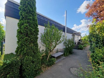 Saniertes EFH-Atriumhaus mit Garage, in guter Wohnlage von Kemnat