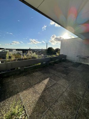 Spektakuläre Lage! - Penthouse-WHG direkt am HBF, Augsburg - renoviert, 30 qm Dachterrasse
