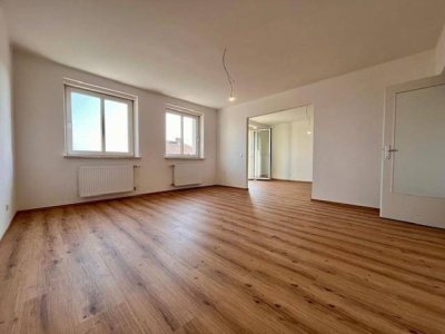 Erstbezug nach Komlettsanierung! Großzügige 3,5-Zimmer-Wohnung mit Balkon