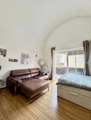 TOP TOP - Teilmöbliertes - helles -gemütliches Dachgeschoss mit Balkon und TG