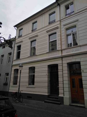 Charmante 3-Zimmer Dachgeschosswohnung in Bonner Altstadt, zeitl. begrenzt, 6 Monate